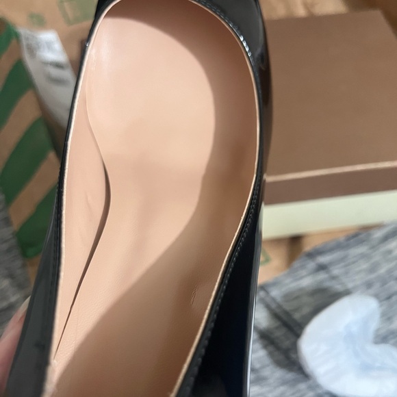 Elegant Black Patent Leather Heels - Picture 7 of 11